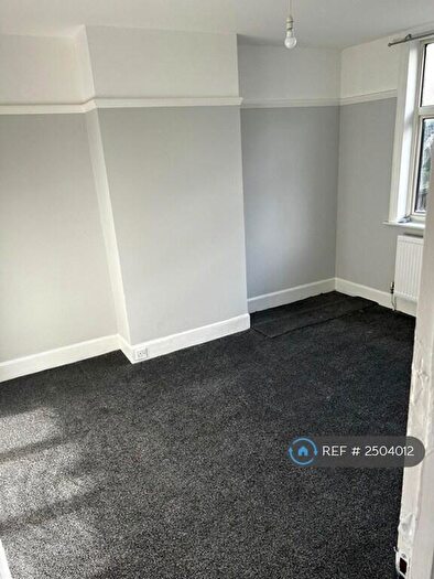 3 Bedroom Semi-Detached House To Rent In Montrose Avenue, Luton, LU3