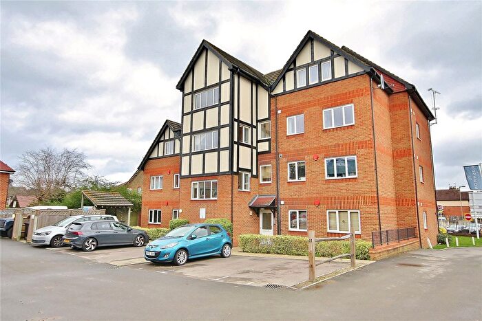 2 Bedroom Flat To Rent In Monument Road, Woking, Surrey, GU21