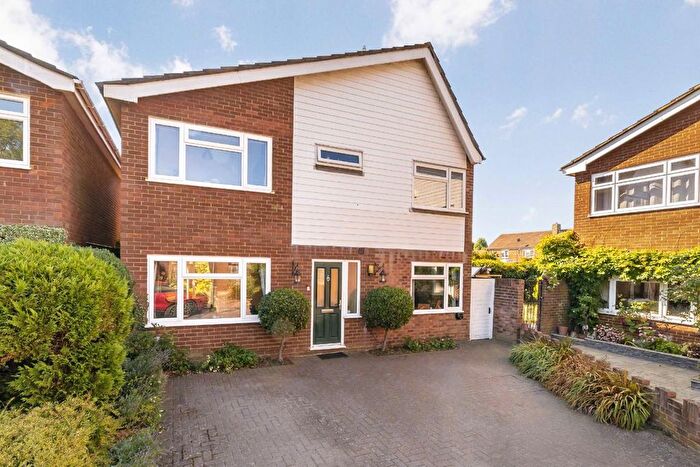 4 Bedroom Detached House For Sale In The Chase, Sunbury-On-Thames, TW16