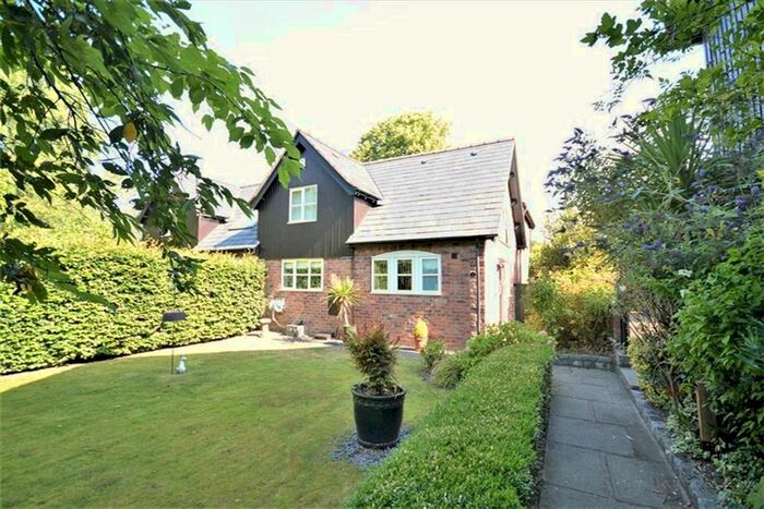 4 Bedroom Semi-Detached House For Sale In Rowswood Farm, Park Lane, Higher Walton, Warrington, WA4