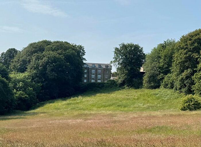 2 Bedroom Flat For Sale In Beechwood Fold, Holywell Green, HX4