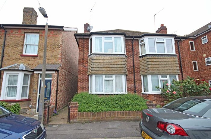 2 Bedroom Flat To Rent In Edward Road, Hampton Hill, Hampton, TW12