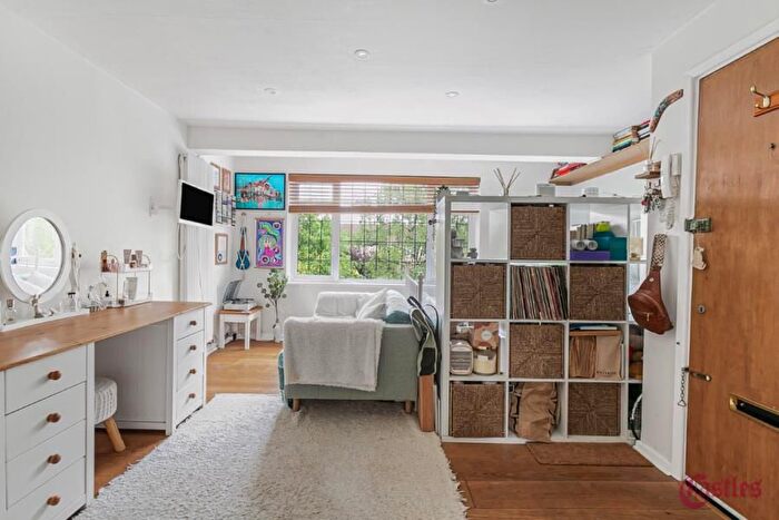 Studio To Rent In London Road, Enfield, EN2