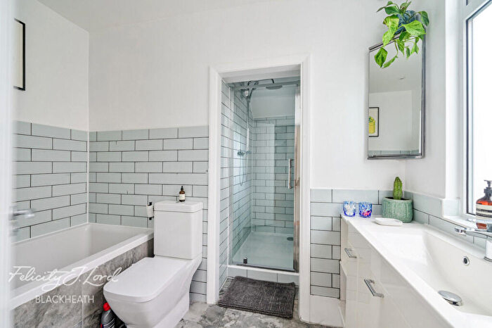 2 Bedroom Maisonette For Sale In Eastcombe Avenue, London, SE7