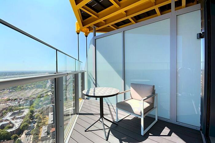 2 Bedroom Flat To Rent In Churchyard Row, Elephant And Castle, London, SE11