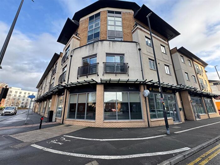 2 Bedroom Flat For Sale In Linden Court, Holbrook Way, Swindon, SN1