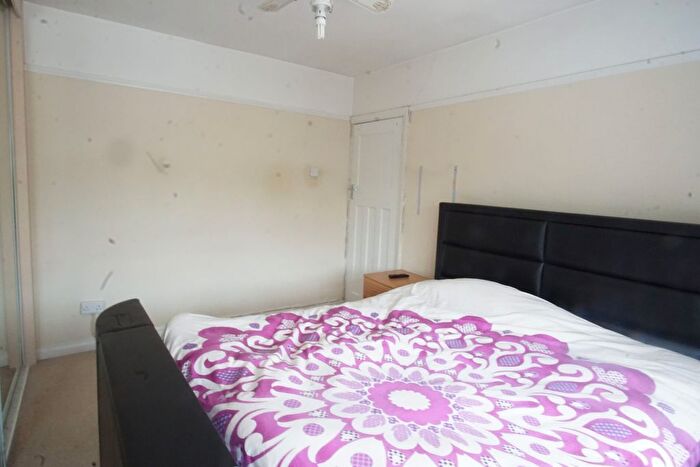 3 Bedroom Semi-Detached House For Sale In Whitton Avenue East, Greenford, UB6