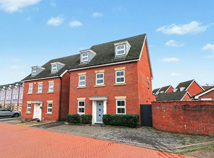 5 Bedroom Link Detached House For Sale In Lebburn Meadows, Hedge End, SO30