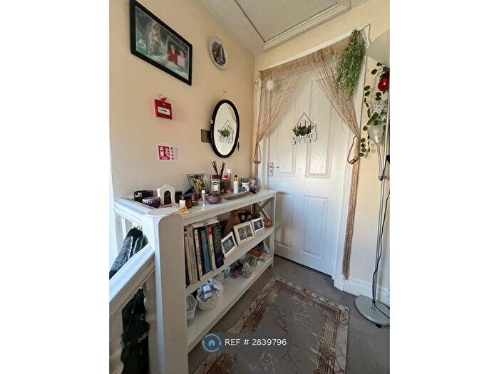 Studio To Rent In Cavendish Avenue, London, N3