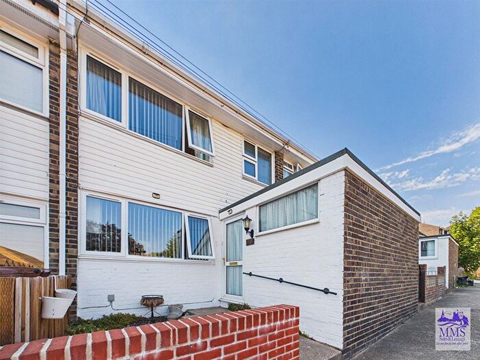 3 Bedroom Terraced House For Sale In Tamar Drive, Strood, ME2