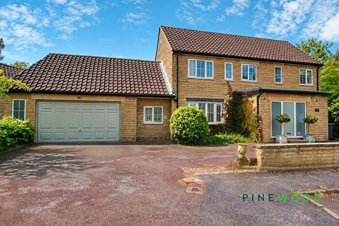 4 Bedroom Detached House For Sale In The Greenway, Whitwell, S80
