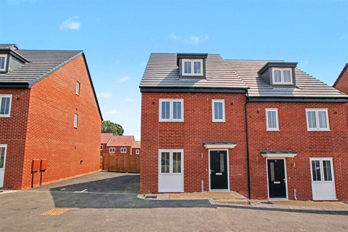 3 Bedroom Semi-Detached House To Rent In , Sedge Close, Northampton, NN7