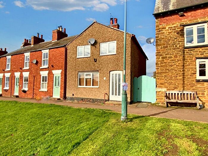 2 Bedroom Detached House For Sale In The Green, Braunston, NN11