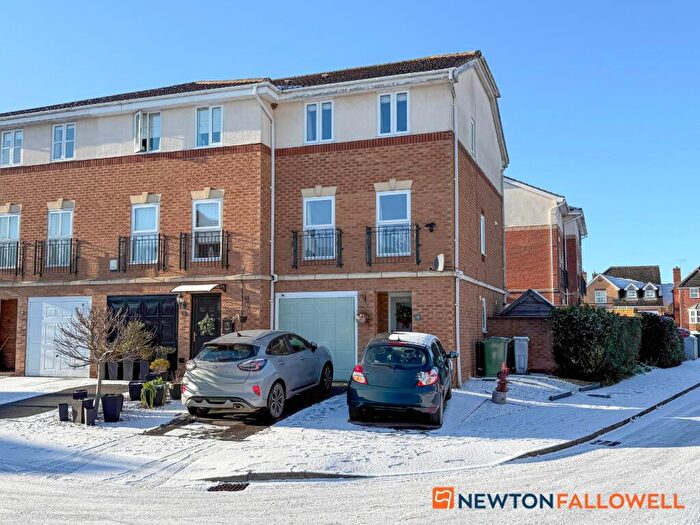 3 Bedroom End Of Terrace House For Sale In Cludd Avenue, Newark, NG24