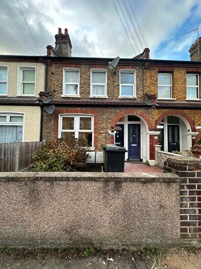2 Bedroom Flat To Rent In Malyons Road, London, SE13