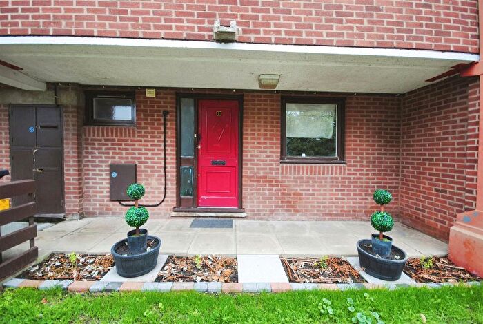 1 Bedroom Flat For Sale In Caractacus Cottage View, Watford, WD18