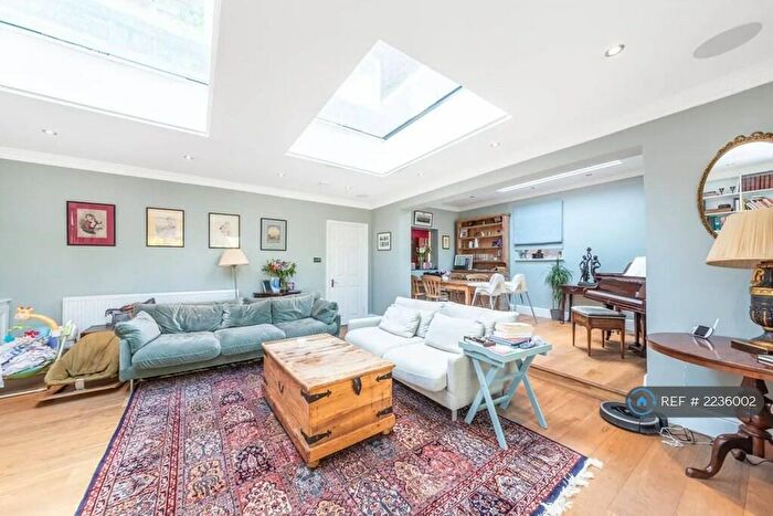 3 Bedroom Flat To Rent In Nassington Road, London, NW3