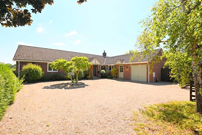 4 Bedroom Detached Bungalow For Sale In Tumbling Garth, Hadley End, Yoxall, DE13