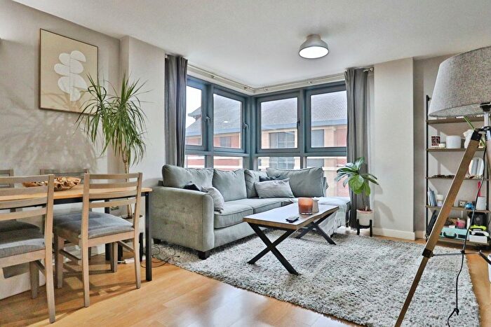 2 Bedroom Flat For Sale In City Walk, Leeds, West Yorkshire, LS11