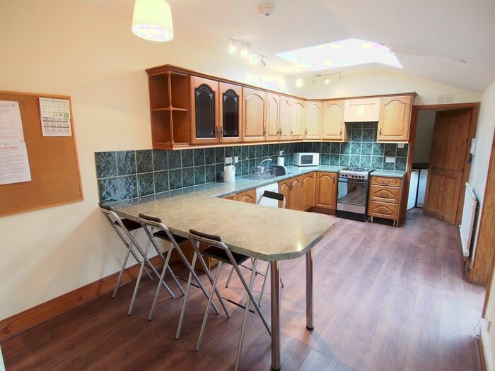 5 Bedroom Semi-Detached House To Rent In King Street, Aberdeen, AB24