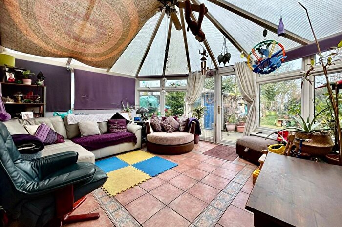 4 Bedroom Detached House For Sale In Coleford Bridge Road, Mytchett, Camberley, Surrey, GU16