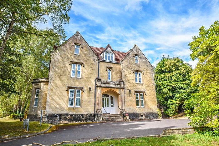 1 Bedroom Flat To Rent In Cedar Drive, Dursley, GL11