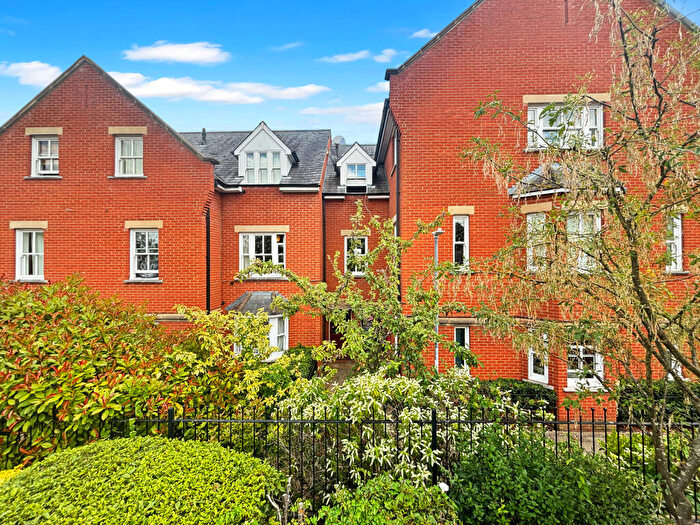 2 Bedroom Apartment For Sale In Ravensworth Gardens, Cambridge, CB1