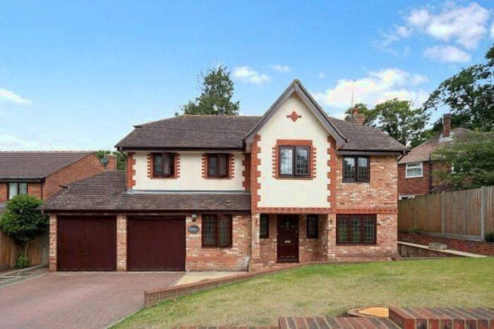 5 Bedroom Detached House To Rent In Cranmer Close, Weybridge, KT13