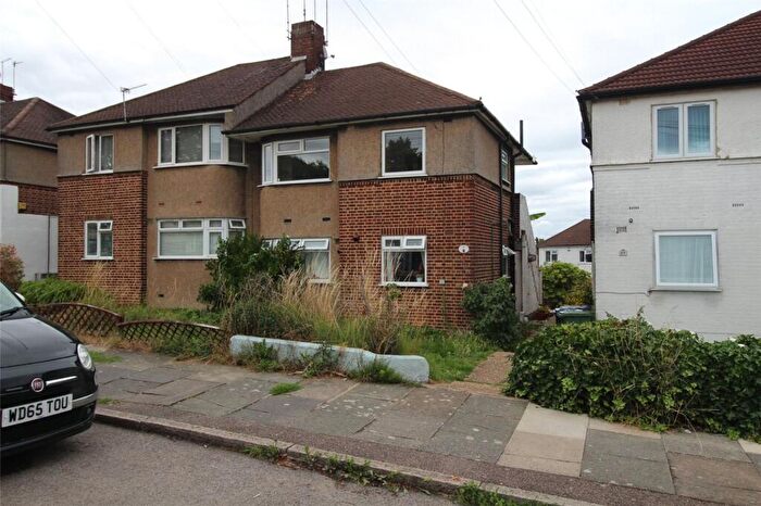 2 Bedroom Flat To Rent In Alverstone Avenue, East Barnet, EN4