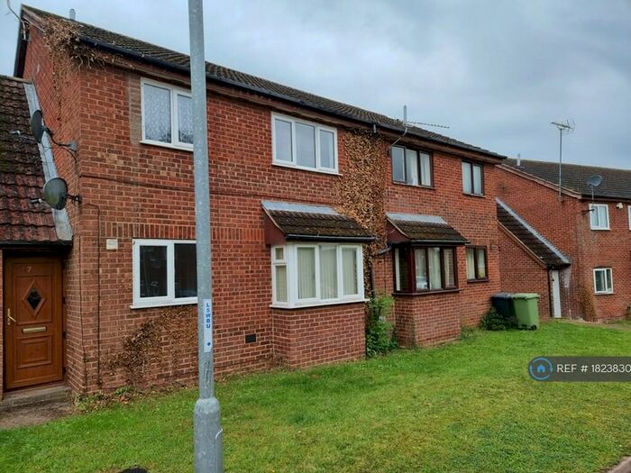 2 Bedroom Maisonette To Rent In Guillemot Lane, Wellingborough, NN8