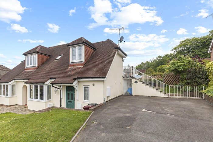 2 Bedroom Flat For Sale In Hillside Road, Haslemere, GU27