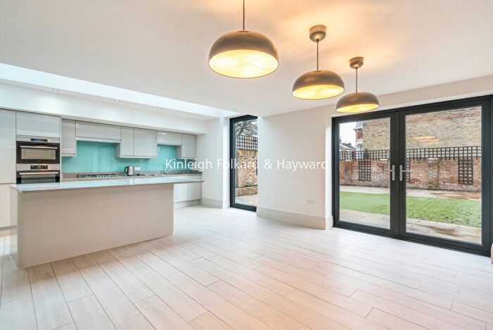 5 Bedroom Detached House To Rent In Knighton Park Road, London, SE26