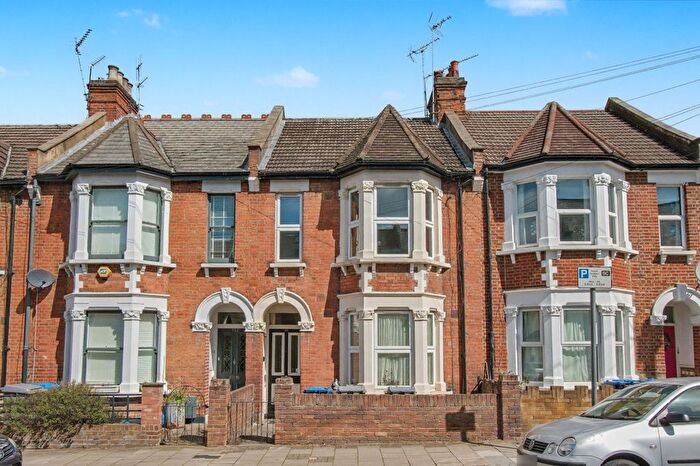 Studio For Sale In Villiers Road, London, NW2
