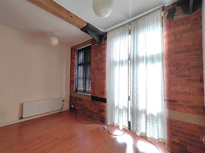 2 Bedroom Flat For Sale In City Mills Mill Street, Bradford, BD1