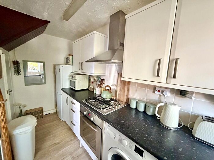 1 Bedroom End Of Terrace House For Sale In Rowan Drive, Creekmoor, BH17 - Photo 6