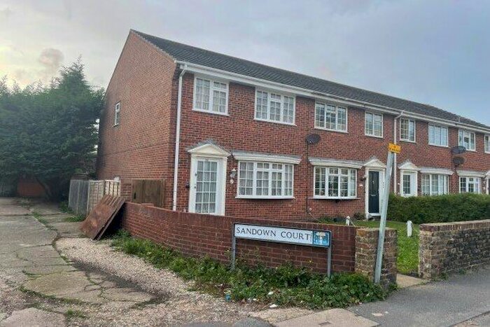 3 Bedroom Property To Rent In Golf Road, Deal, CT14