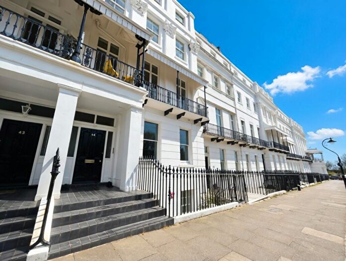 2 Bedroom Apartment To Rent In Sussex Square, Brighton, BN2