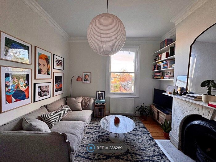 2 Bedroom Flat To Rent In Middle Lane, London, N8