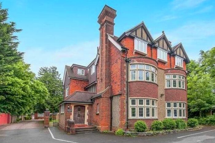 3 Bedroom Flat To Rent In Longdown House, Epsom, KT17