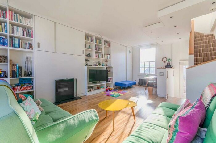 3 Bedroom Terraced House To Rent In Arlington Avenue, Islington, London, N1