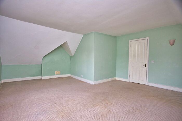 2 Bedroom Flat For Sale In Earls Avenue, Folkestone, CT20