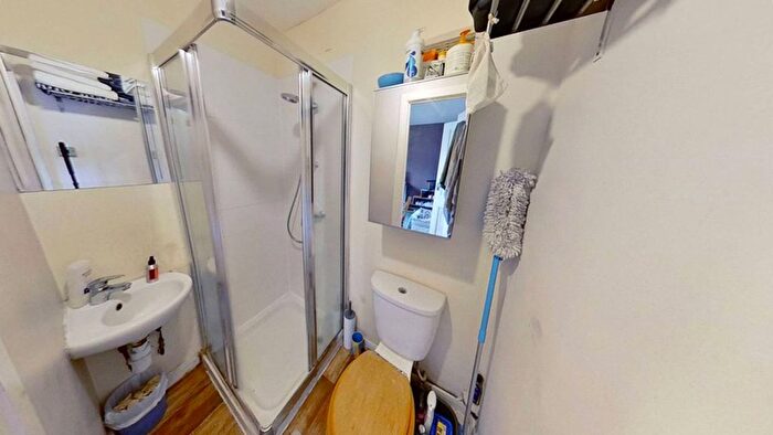 1 Bedroom Flat To Rent In Clapham Road, Oval, London, SW9