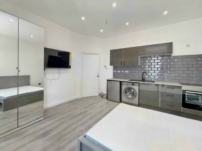 Apartment To Rent In Belle Vue Crescent, Southbourne, BH6