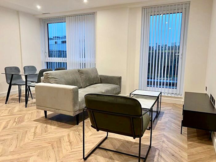 2 Bedroom Flat To Rent In Brook Street, Kingston Upon Thames, KT1