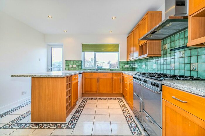 3 Bedroom Semi-Detached House To Rent In Dorchester Road, Worcester Park, KT4