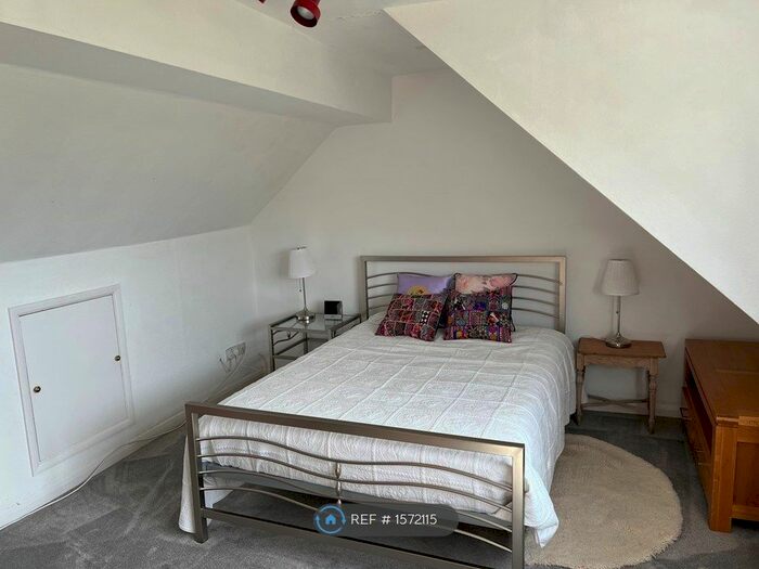 Studio To Rent In Waterlakes, Edenbridge, TN8