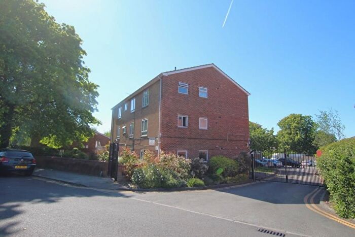 1 Bedroom Flat To Rent In Kenwood Court, Kingsbury, NW9