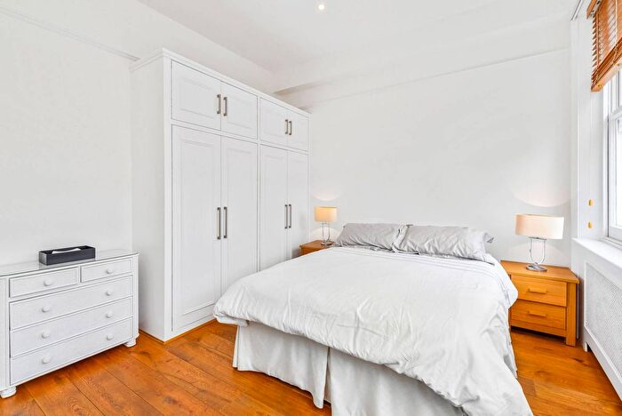 1 Bedroom Flat To Rent In Philbeach Gardens, Earls Court, London, SW5