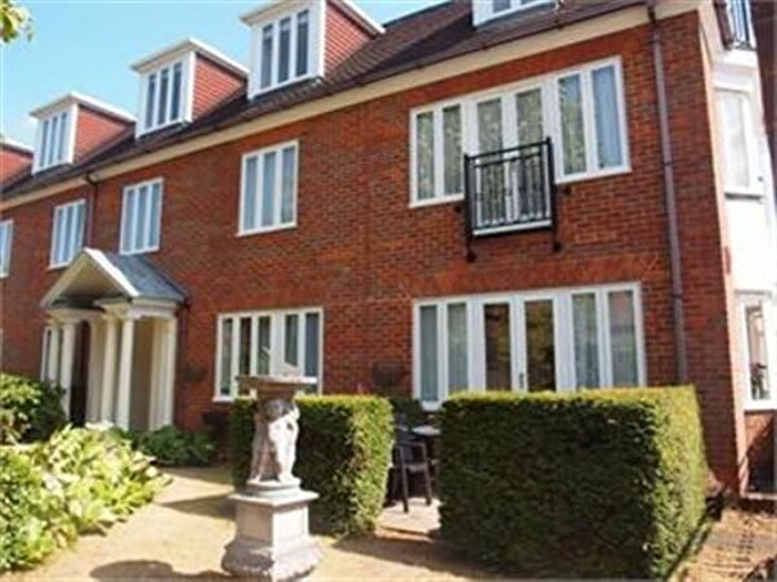 2 Bedroom Flat To Rent In Pavillion Court, Wimbledon, SW19