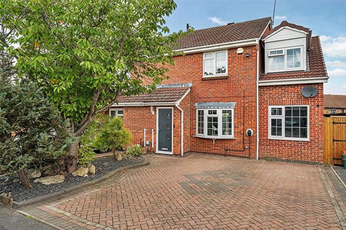 4 Bedroom Semi-Detached House For Sale In Lucas Road, Snodland, Kent, ME6
